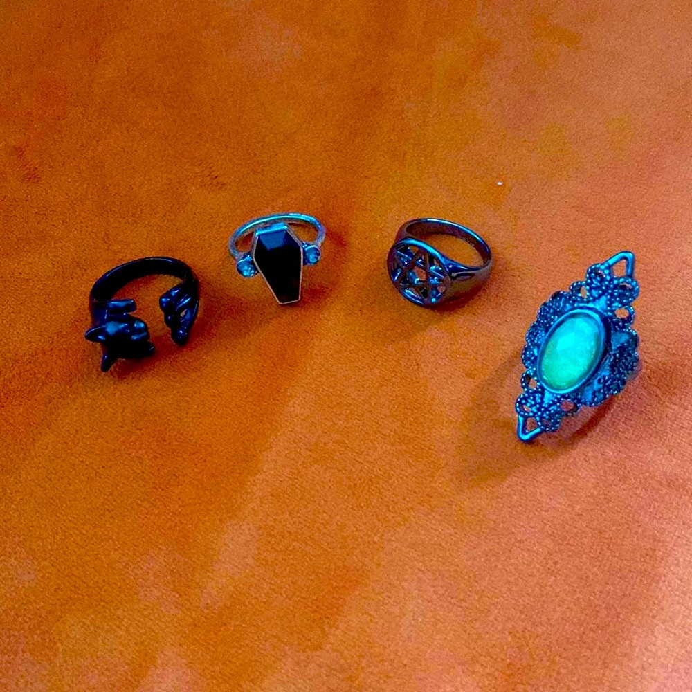 Set of rings